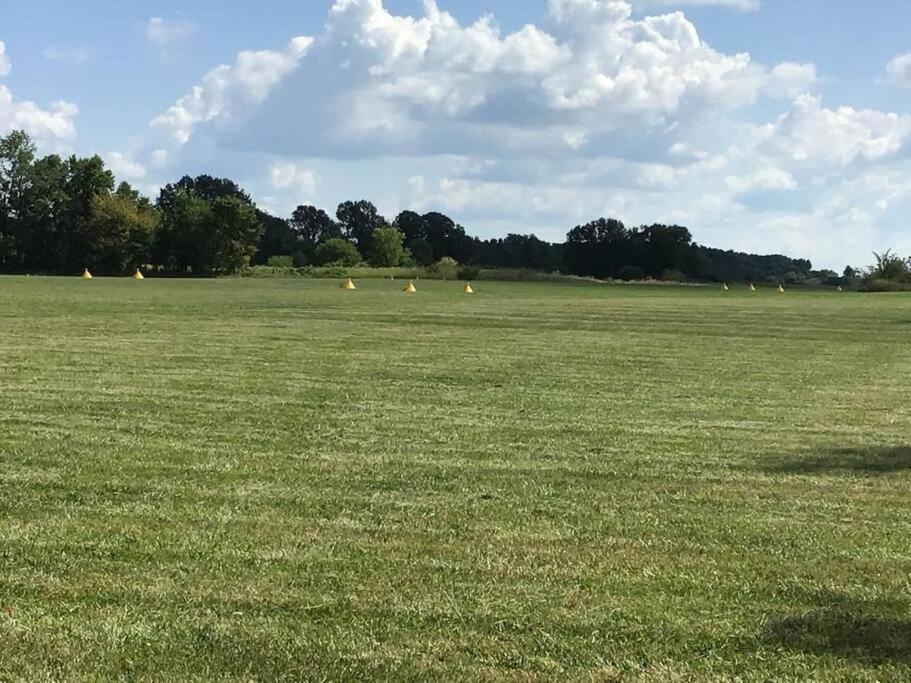 House On Grass Runway With Fly-In/Fly-Out Access Villa Tecumseh Kültér fotó
