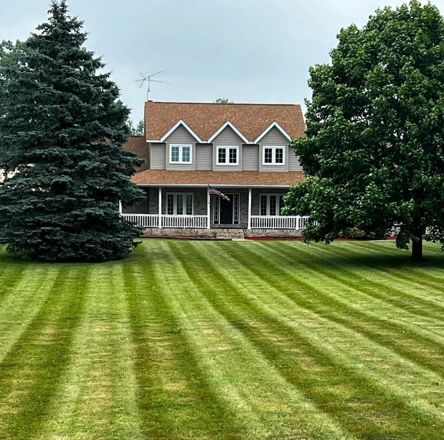 House On Grass Runway With Fly-In/Fly-Out Access Villa Tecumseh Kültér fotó